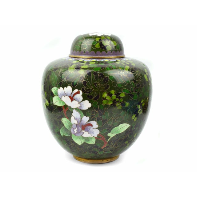 Chinoiserie Mid 20th Century Green Enamel Chinese Cloisonné Blossom Floral Pattern Lidded Ginger Jar Urn For Sale - Image 3 of 11