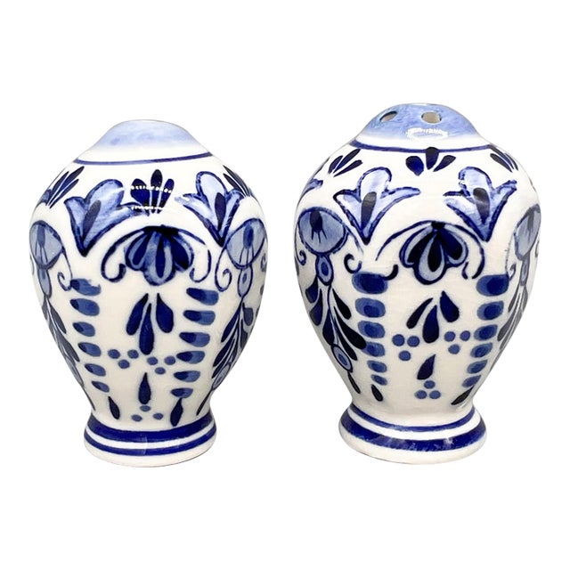 Vintage Blue & White Delft-Style Ceramic Salt & Pepper Shakers – Dutch Country / Traditional For Sale