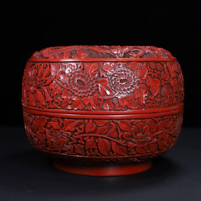 Late 20th Century Large Carved Cinnabar Lacquer Box With Dragon and Floral Motifs For Sale - Image 4 of 10
