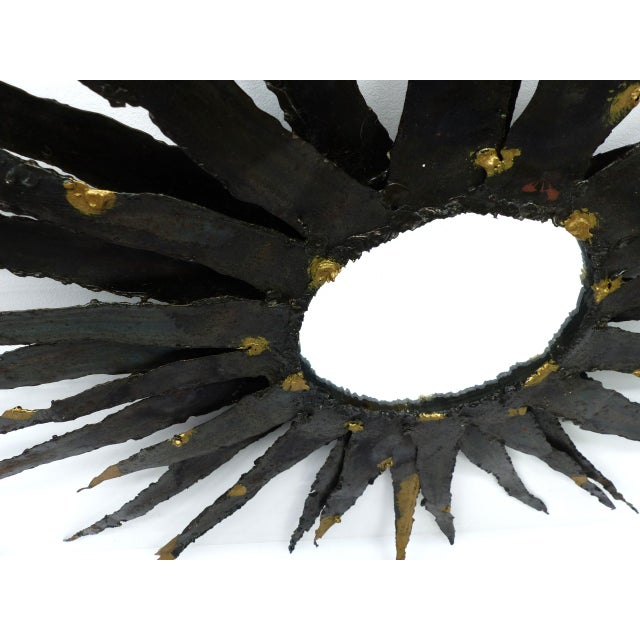 Brutalist Large Brutalist Sunburst Mirror in Patinated Metal with Gilt Highlights, Europe, 1970 For Sale - Image 3 of 9