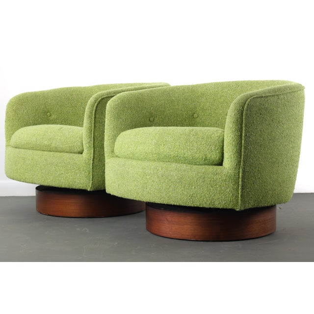 1970s Swiveling Barrel Chairs Attributed to Milo Baughman in Original Green - a Pair For Sale - Image 5 of 7