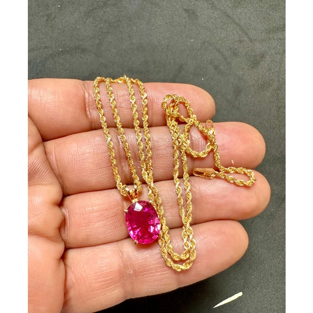 Op Art 4 Carat Oval Cut Natural Pink Tourmaline 14 Karat Yellow Gold Necklace For Sale - Image 3 of 18