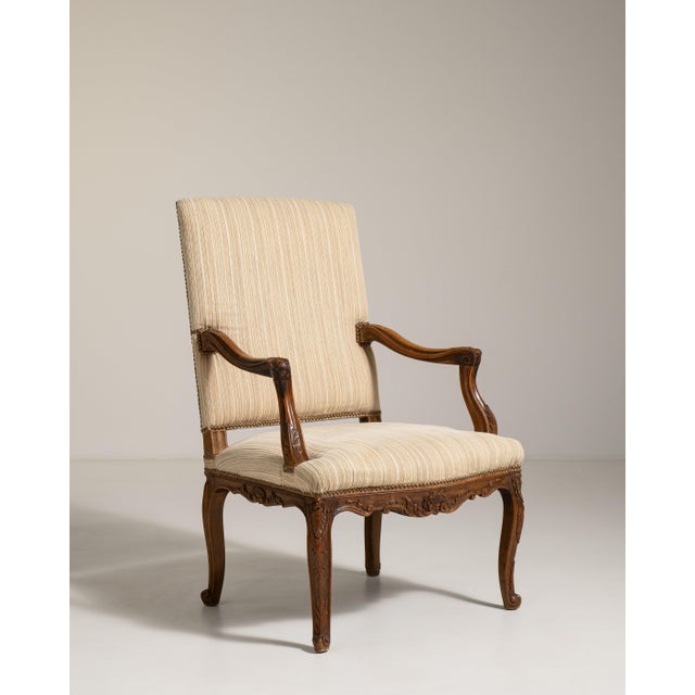 Louis XV Oak Throne Chair, Rococo Style, France, 19th Century For Sale - Image 4 of 13