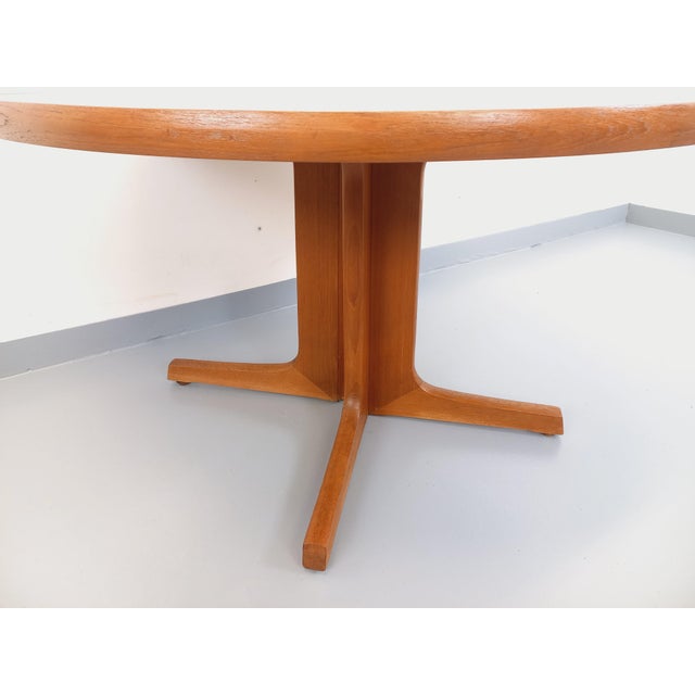 1960s Vintage Scandinavian Round Teak Dining Table, 1960s For Sale - Image 5 of 18