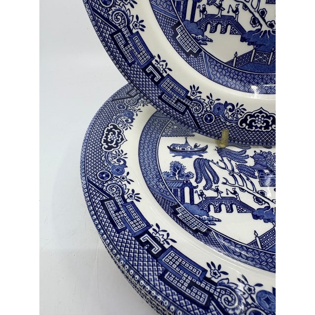 Churchill Late 20th Century Blue Willow Dinner Plates by Churchill Made in England - Set of 5 For Sale - Image 4 of 6