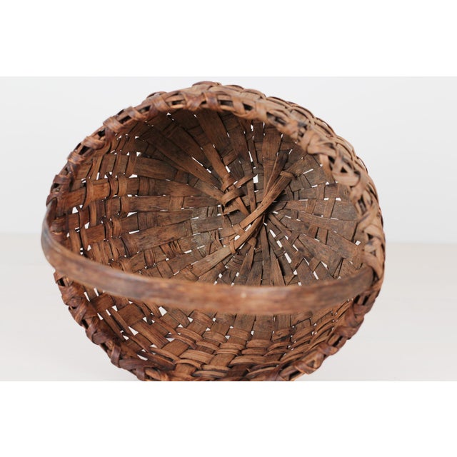Late 19th to Early 20th Century Hand-Woven American Splint Gathering Basket For Sale - Image 10 of 11
