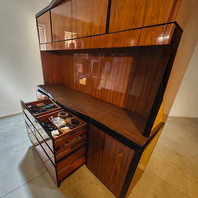 Mid Century Vintage Lacquered Rosewood Veneer Credenza and Hutch Set -2 Pcs. For Sale In Palm Springs - Image 6 of 18