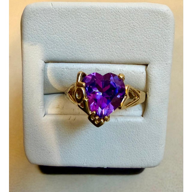 4 Carat Heart Shape Amethyst Love Cocktail Ring in 18 Karat Yellow Gold For Sale - Image 4 of 18