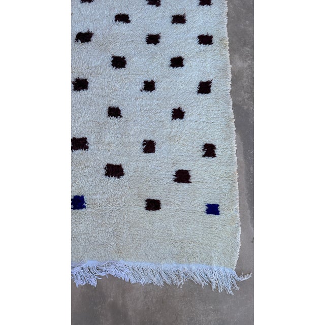 Beni Ourain Vintage Rug - 6'0" X 8'10" Ft For Sale - Image 4 of 10