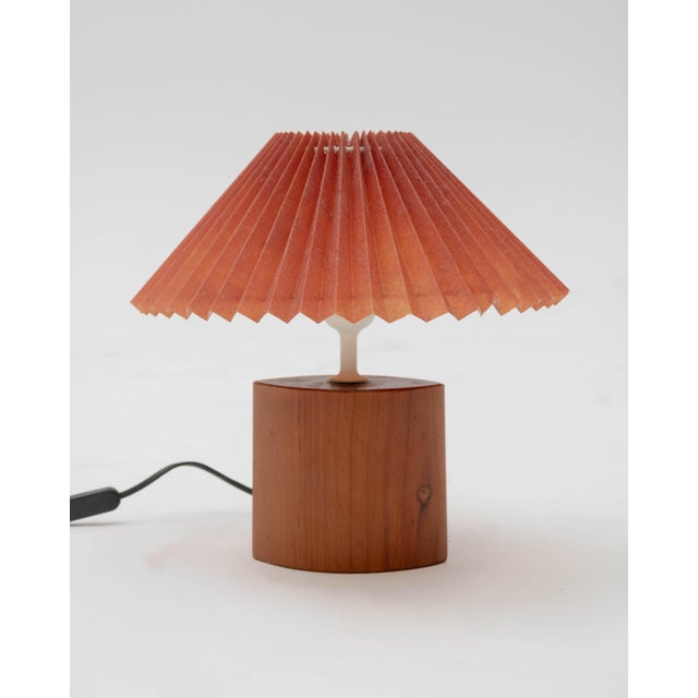 Mid-Century Modern Wood and Paper Japandi Table Lamp, 1990s For Sale - Image 3 of 5