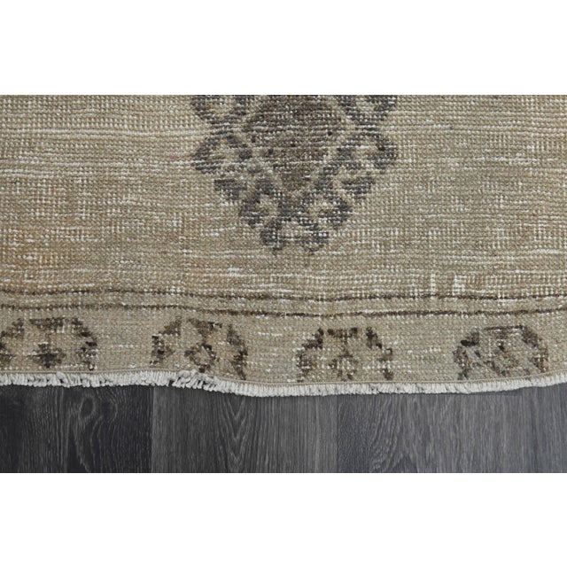 1970s 1970s Vintage Handmade Wool Cotton Turkish Beige Area Rug For Sale - Image 5 of 10