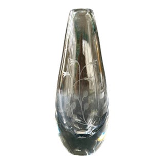 Signed Kosta Sweden H3053 Crystal Bud Vase With Etched Wildflowers, Circa 1960s For Sale