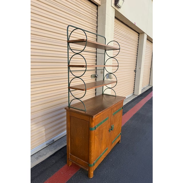 Beautiful vintage baker’s rack or hutch manufactured by the Monterey Furniture Company, dating from the 1940s. This...