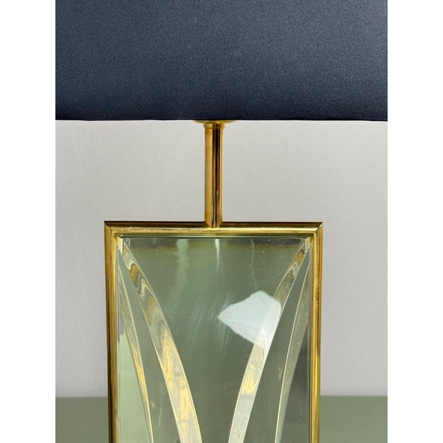 Large Mid-Century Hollywood Regency Acrylic Glass and Brass Table Lamp attributed to Maison Jansen, France, 1970s For Sale - Image 9 of 11