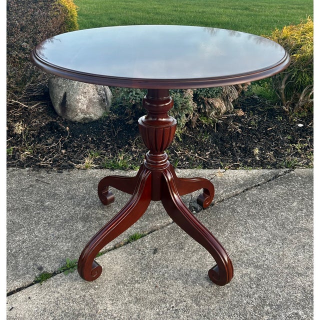 1970s Vtg. Ethan Allen Georgian Style Pedestal End/Side/Center Table For Sale - Image 5 of 15