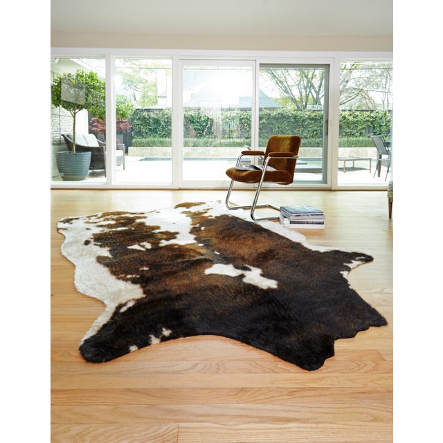 The Grand Canyon is a contemporary rug made in China from woven synthetics. The captivating look and colors are sure to...
