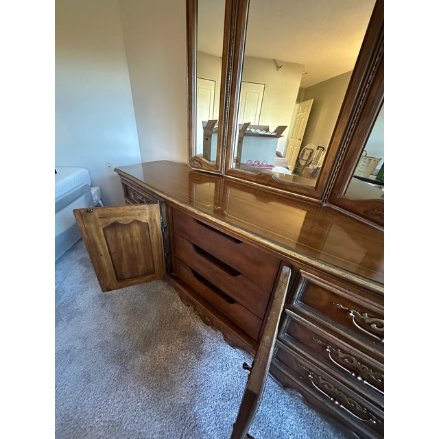 Late 20th Century Vintage Drexel Heritage Brittany Collection Louis XV French Provincial Double Dresser With Removable Trifold Mirror For Sale - Image 5 of 11
