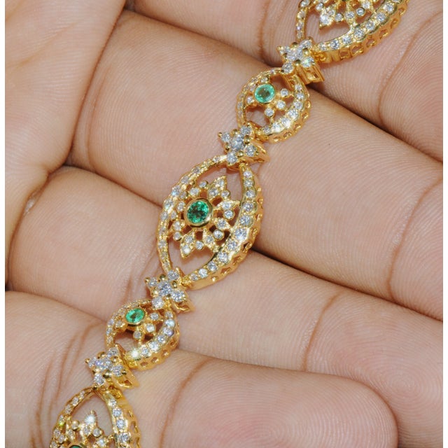 Certified Natural 5.2cts vs F Diamond Emerald 18k Solid Gold Bracelet For Sale - Image 11 of 12