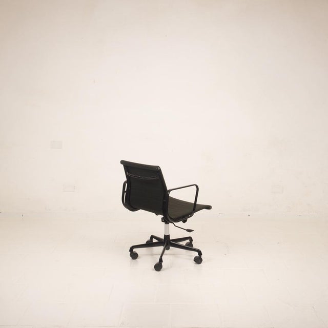 Metal Vintage Black Aluminum Office Chair by Charles & Ray Eames for ICF, 1970s For Sale - Image 7 of 18