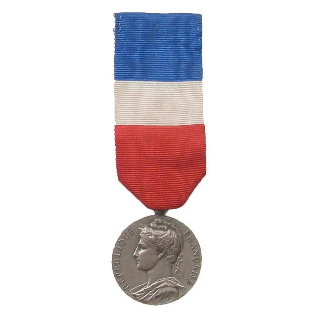 Vintage French Medal Collection, S/4 For Sale - Image 4 of 6