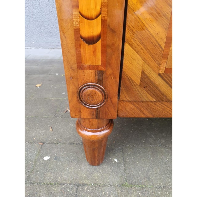 Louis XVI Commode in Inlaid Walnut, 1790 For Sale - Image 6 of 12