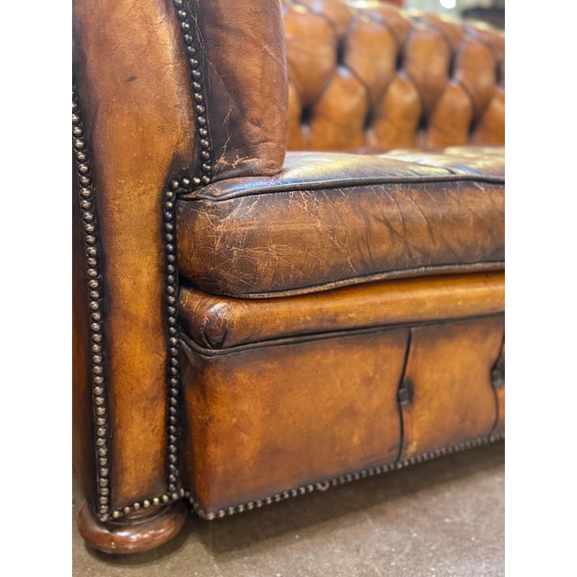 Large English Chesterfield Sofa of Tufted Leather From the Edwardian Era For Sale In Austin - Image 6 of 9