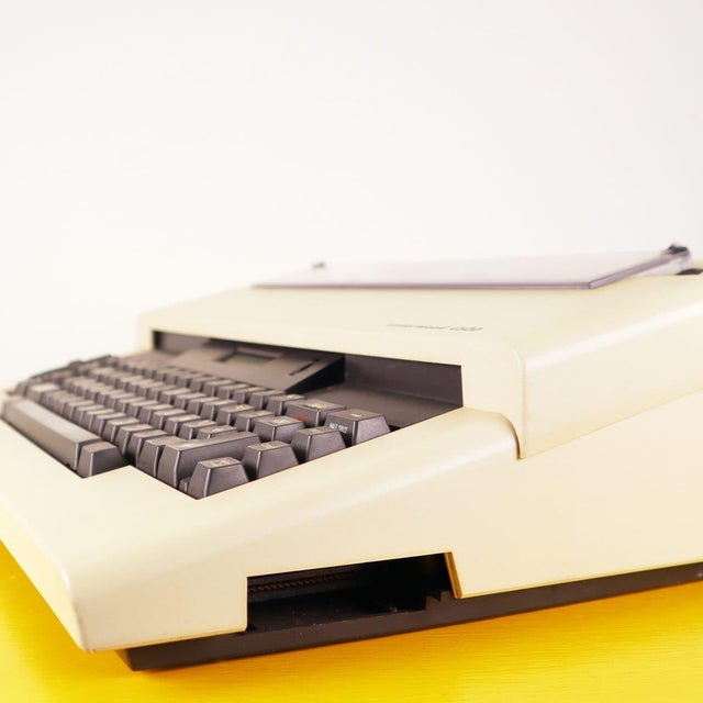 Model 4500 Typewriter from Underwood For Sale - Image 6 of 9