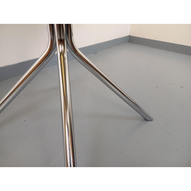 Vintage Round Dining Table in Acrylic Glass and Chrome-Plated Metal, 1970s For Sale - Image 15 of 18