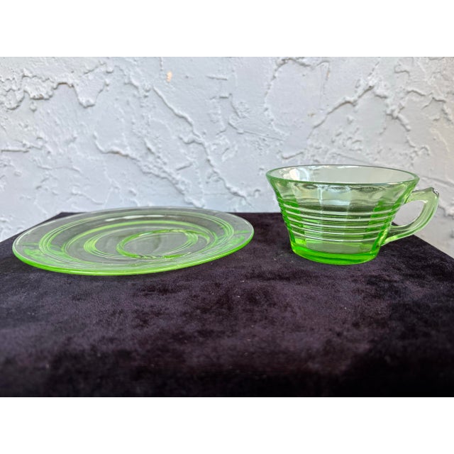 Vintage Anchor Hocking Uranium Glass Cup & Saucer Set – Circle Green Pattern, Art Deco Depression Era For Sale In Orlando - Image 6 of 7