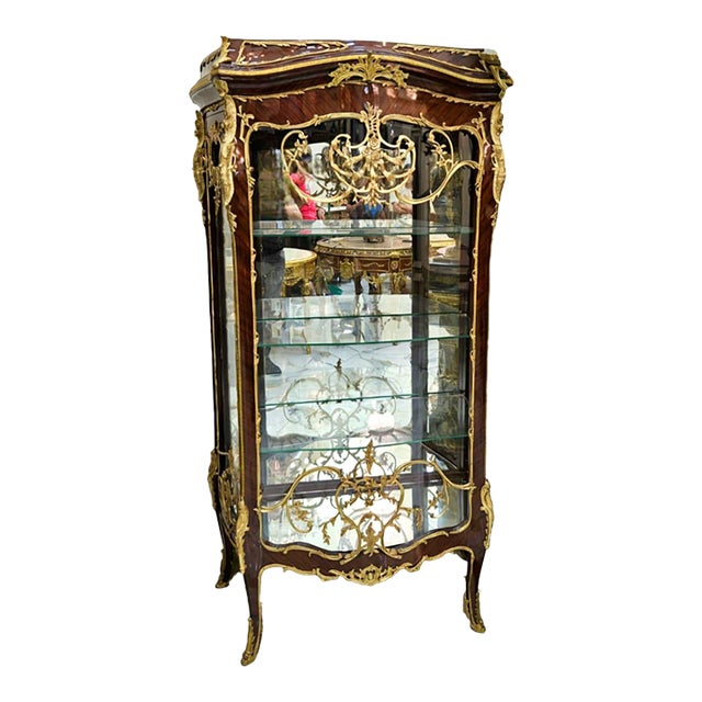 French Louis XV Curio Display Cabinet With Glass Shelves, Gold Leaf Accents & Bombe Silhouette For Sale