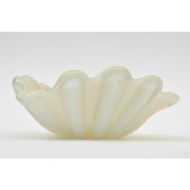 Barovier e Toso Vintage Murano Opalescent Coastal Clam Shell Glass Bowl by Barovier E Toso, 1950's, Italy For Sale - Image 4 of 12