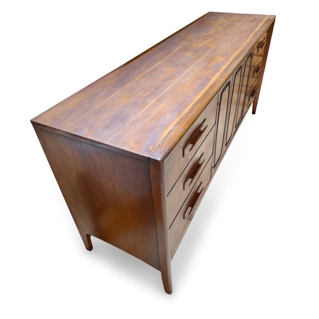 1960s 1960s Mid-Century Modern Nine-Drawer Walnut Dresser For Sale - Image 5 of 8