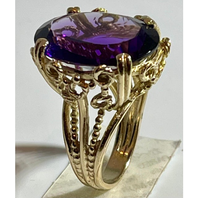 13 Carat Oval Bolivian Amethyst Cocktail Ring in 14 Karat Yellow Gold For Sale - Image 4 of 18