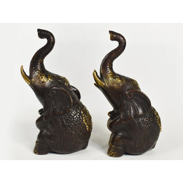 Unique sitting small antiqued brass Indian elephant figurines in great condition. It is a prefect set for any décor or...