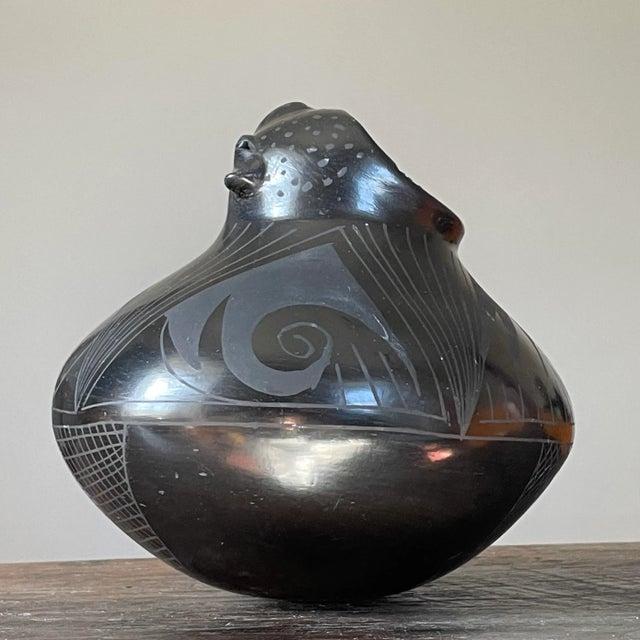 Ceramic 1960s Mata Ortiz Blackware Leopard Effigy Jar by Celia Lopez Signed For Sale - Image 7 of 7