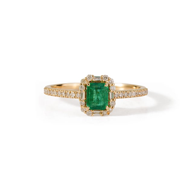 VR Jewels 14k Yellow Gold Emerald Diamond Modern Proposal Ring in 14k Yellow Gold Size 9 For Sale - Image 4 of 18