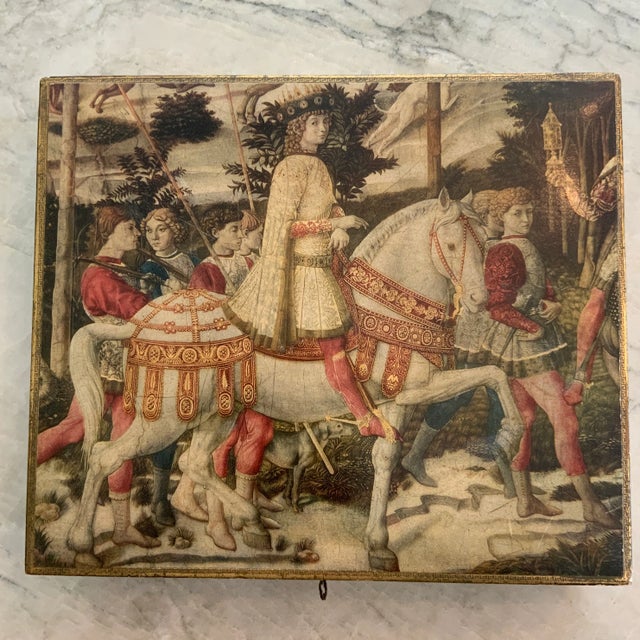 1970s Florentine Gilt Hand-Painted Locking Treasure/Jewelry Box For Sale - Image 9 of 9