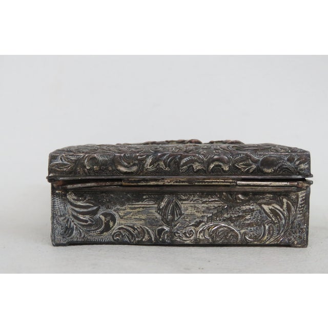 Embossed Metal Trinket Jewelry Snuff Box Made in Japan Figural Motif 4777b For Sale - Image 9 of 14