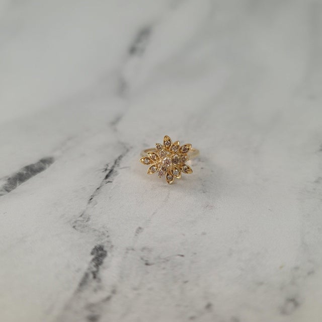 Diamond Leaf Cluster Ring 14k Yellow Gold, Size 5 For Sale - Image 4 of 4