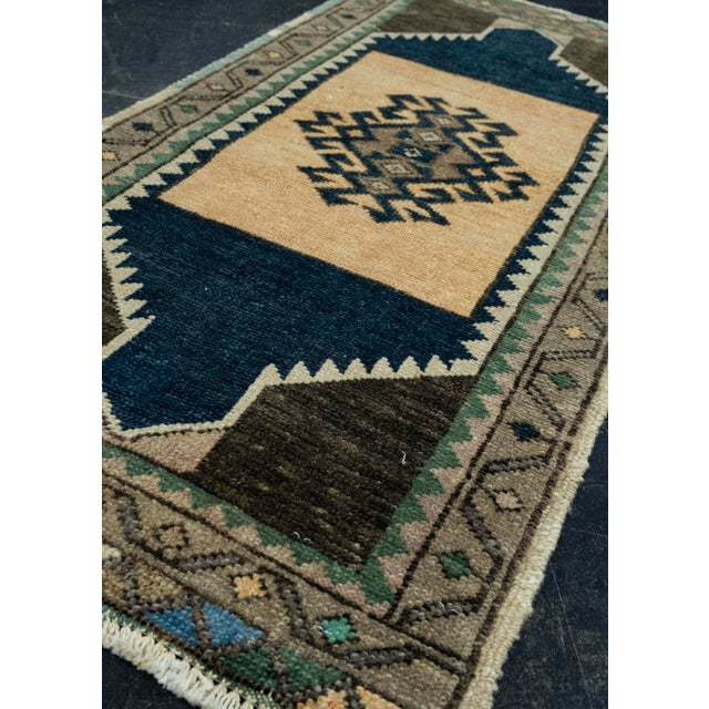 Turkish Mini Rug Oriental Hand Knotted Vintage Rug 1'8" x 3'2" #16219 For Sale In Houston - Image 6 of 8