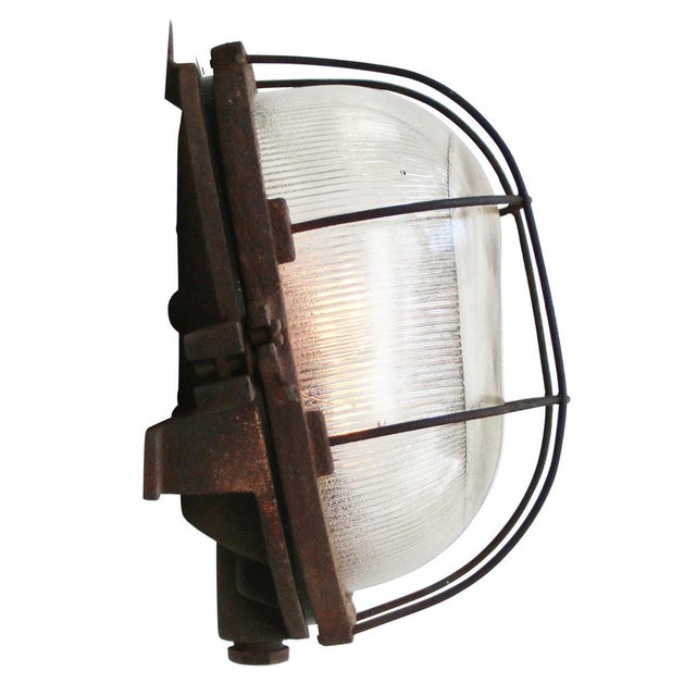 1950s Vintage Industrial Wall Light in Rust Cast Iron For Sale - Image 5 of 5