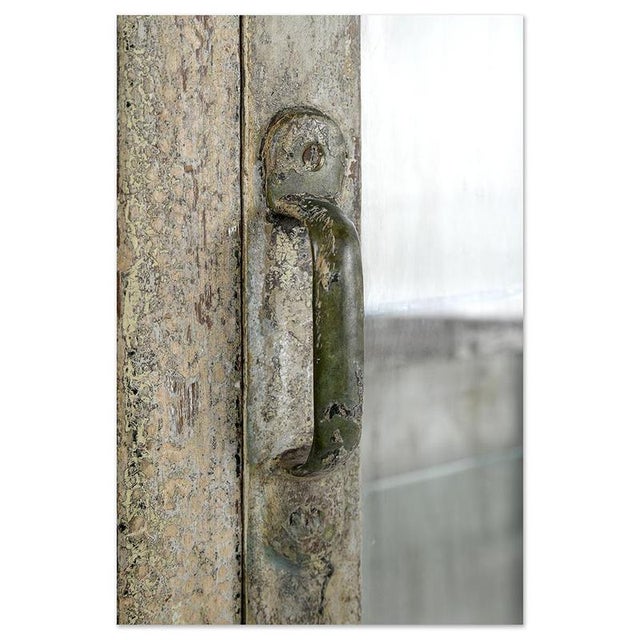 Showcase on Wooden Legs with Beige Patina For Sale - Image 5 of 7