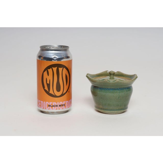 1960s Vintage Petite Studio Ceramic Green Lidded Sugar Bowl by Deanna Nichols For Sale - Image 5 of 10