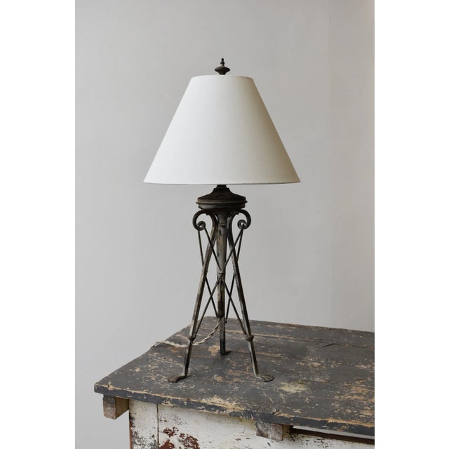 Abstract Vintage Tripod Wrought Iron Framework Table Lamp, Circa 1950s For Sale - Image 3 of 12