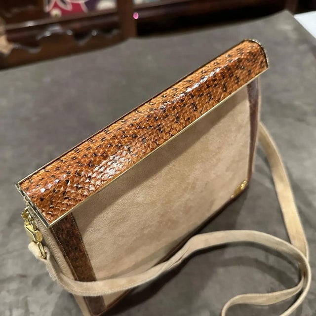 An Elegant 1980s Beige Suede and Brown Leather Italian Shoulder Bag For Sale - Image 10 of 15