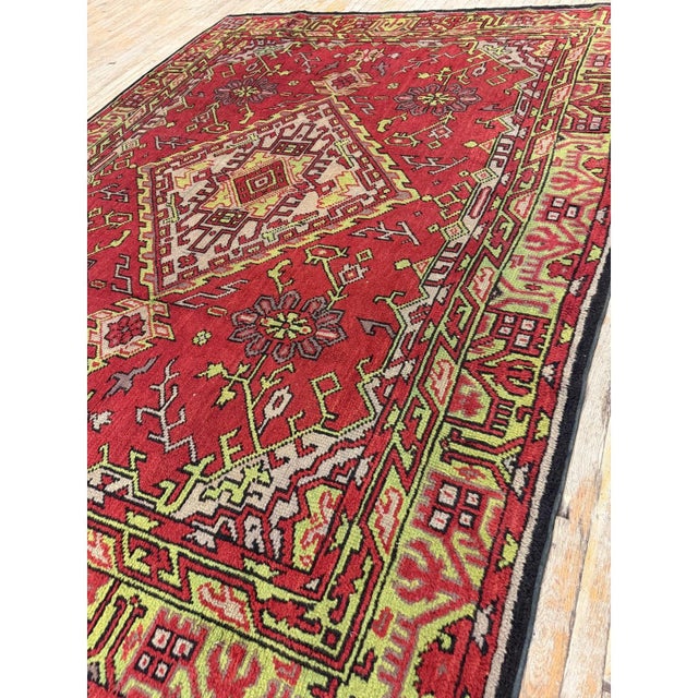 1920s 1920s Red Vibrant Field Medallion Antique European Donegal Arts & Crafts Rug For Sale - Image 5 of 6