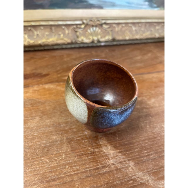 1970s Vintage Mid Century Modern Studio Pottery Bowl With Earth Tone Glaze For Sale - Image 5 of 10