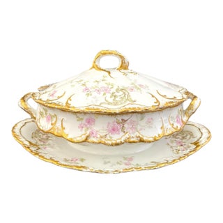 Late 19th C. Theodore Haviland Gold, Pink, Roses Lidded Sauce Boat W Attached Liner For Sale