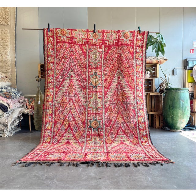 Origin: Boujad, Middle Atlas, Morocco Type: Vintage Boujad Berber Rug Dimensions: 200 x 310 cm Material: 100% wool Colors:...