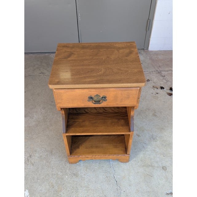 Mid 20th Century Ethan Allen Baumritter Heirloom Nutmeg Maple Colonial Early American Nightstand For Sale - Image 12 of 12